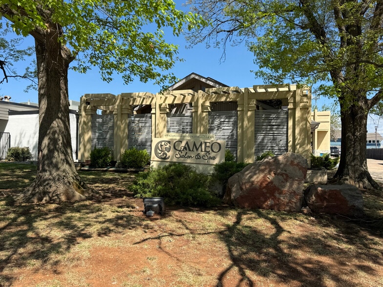 More Photos Of 1113 NW 50th St, Oklahoma City Office For Sale