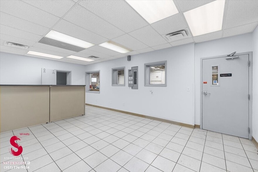 More Photos Of 4113 W Yellowstone Hwy, Casper Flex For Sale