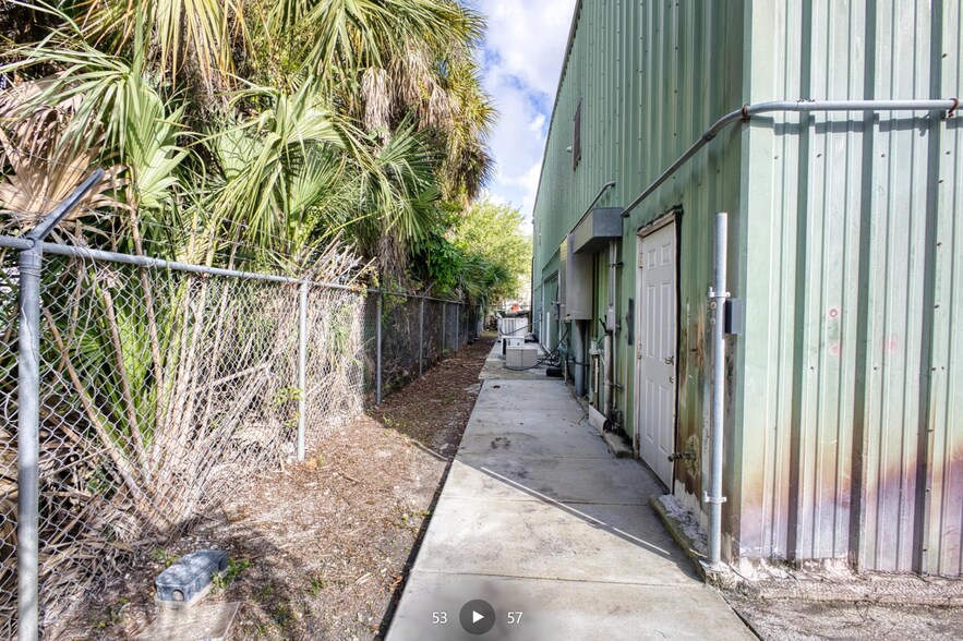 More Photos Of 13050 NW 43rd Ave, Opa Locka Warehouse For Lease