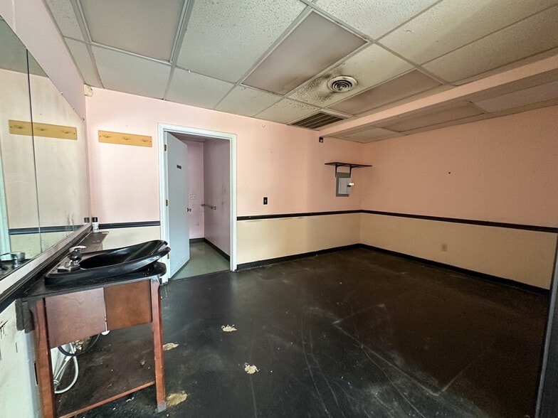 More Photos Of 4666-4678 Broad St, Sumter Restaurant For Sale