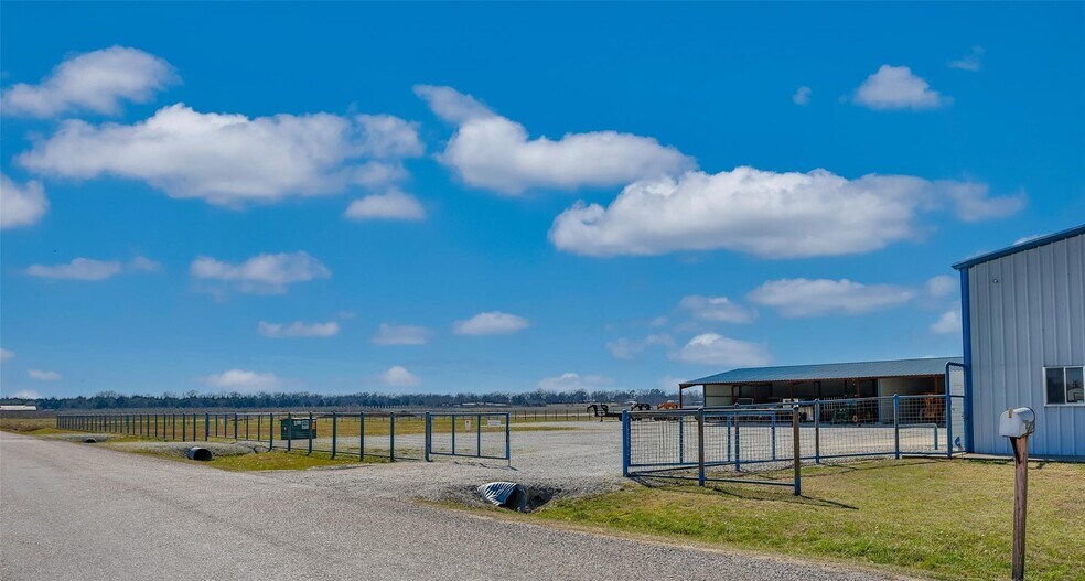 More Photos Of 510 Locust St, Whitesboro Service For Lease