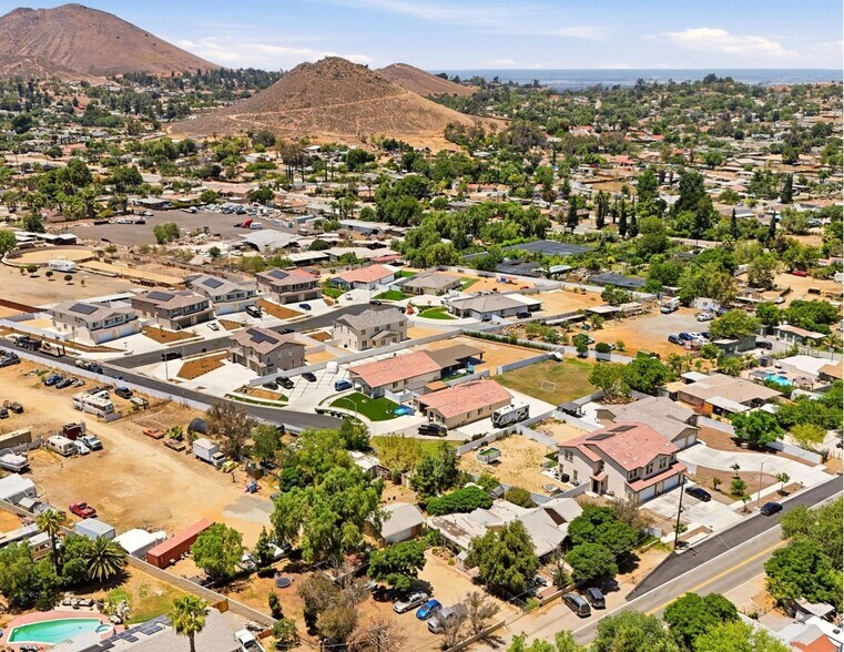 More Photos Of 5852 Norwood Ave, Riverside Multifamily For Sale