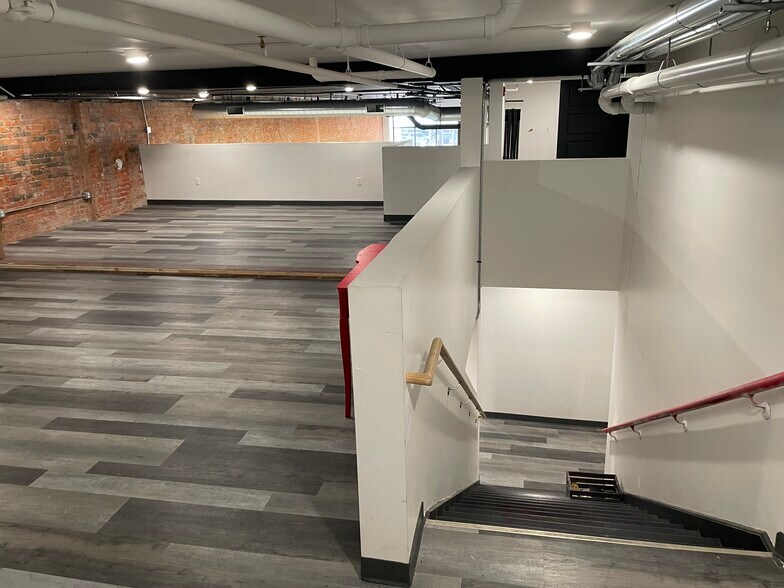 More Photos Of 733 W 2nd St, Hastings Storefront For Lease