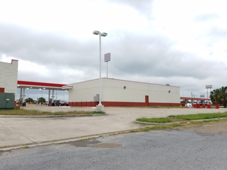 More Photos Of 410 N International Blvd, Hidalgo General Retail For Sale