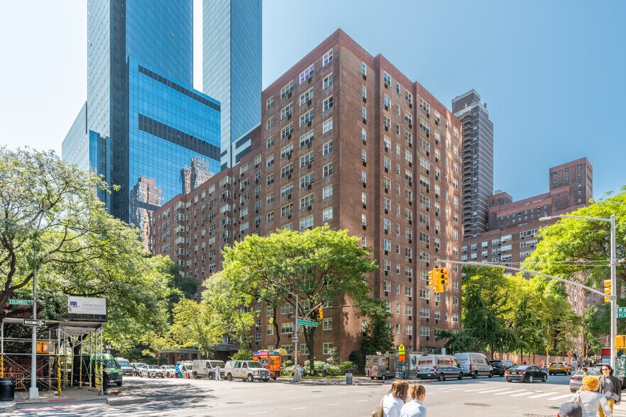 More Photos Of 30 W 60th St, New York Apartments For Sale