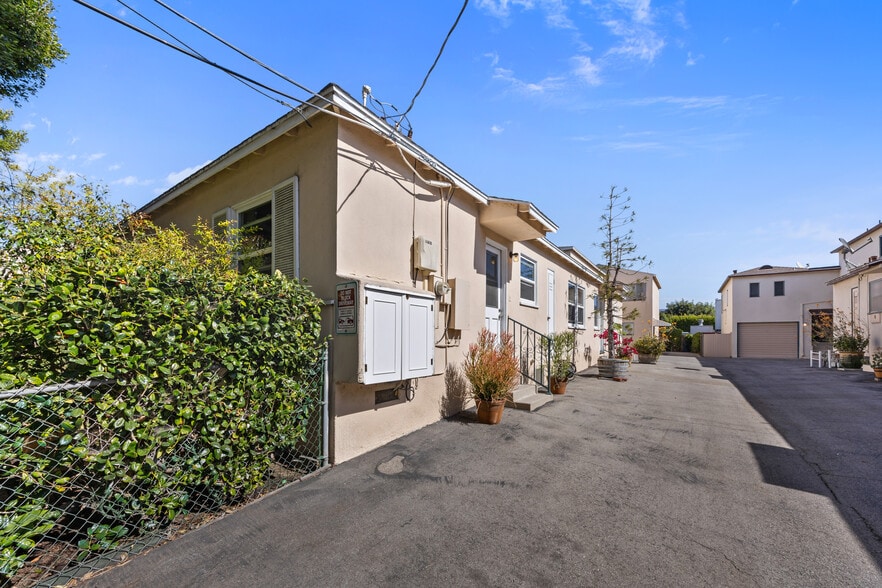 More Photos Of 3017 4th St, Santa Monica Apartments For Sale