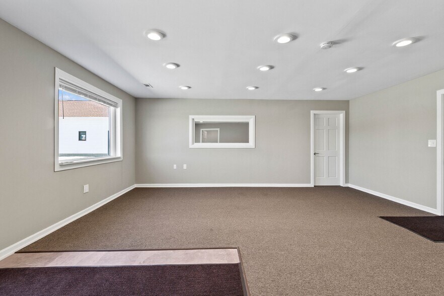 More Photos Of 1712-1714 Findlay Rd, Lima Office For Lease