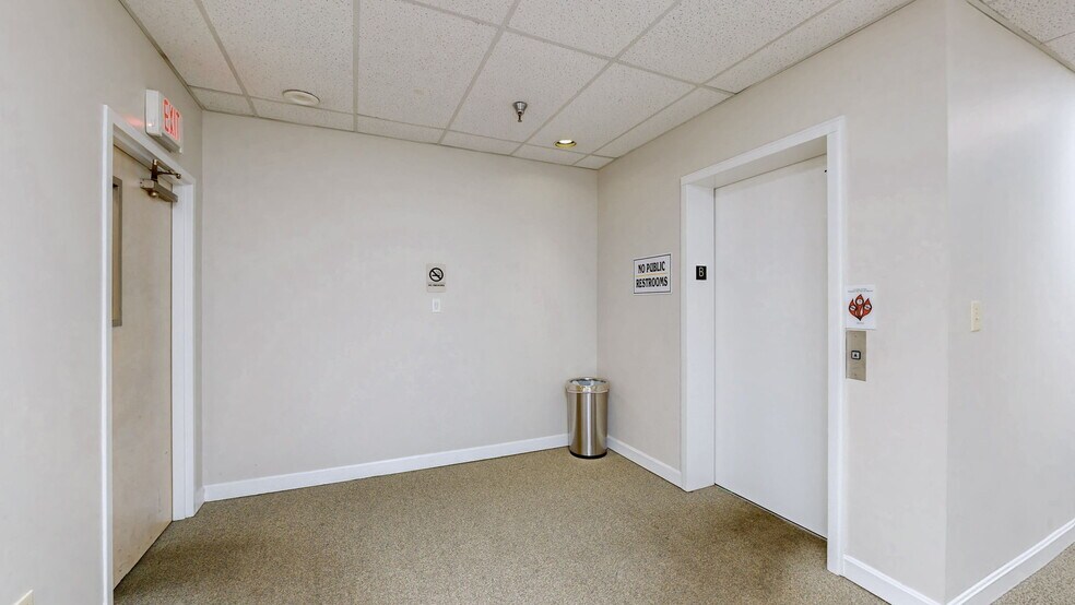 More Photos Of 1701 Spring St, Jeffersonville Medical For Sale