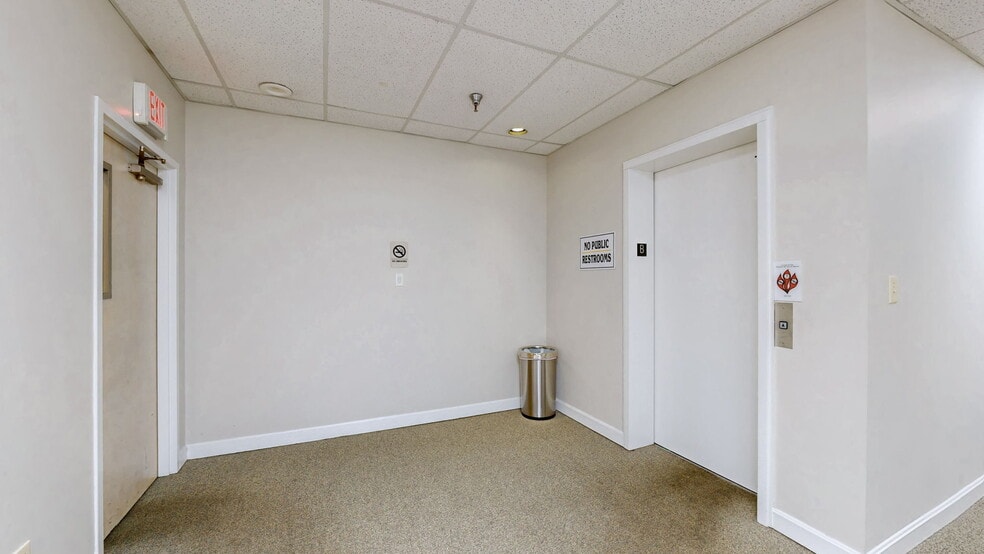 More Photos Of 1701 Spring St, Jeffersonville Medical For Sale