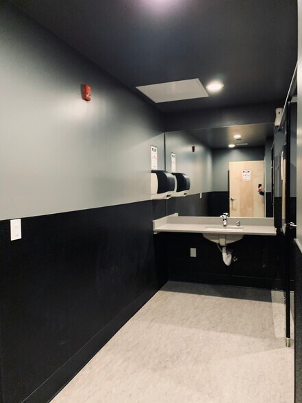 More Photos Of 5201 E Fourth Plain Blvd, Vancouver Unknown For Lease