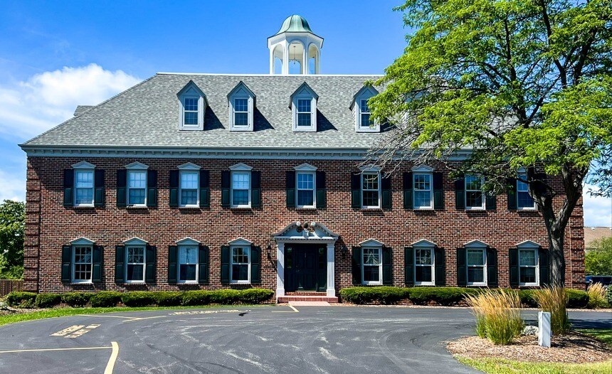 More Photos Of 11019 N Towne Square Rd, Mequon Office For Lease