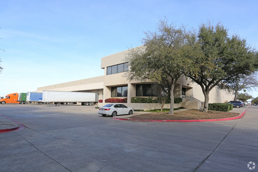 More Photos Of 1100 W Royal Ln, Irving Distribution For Lease