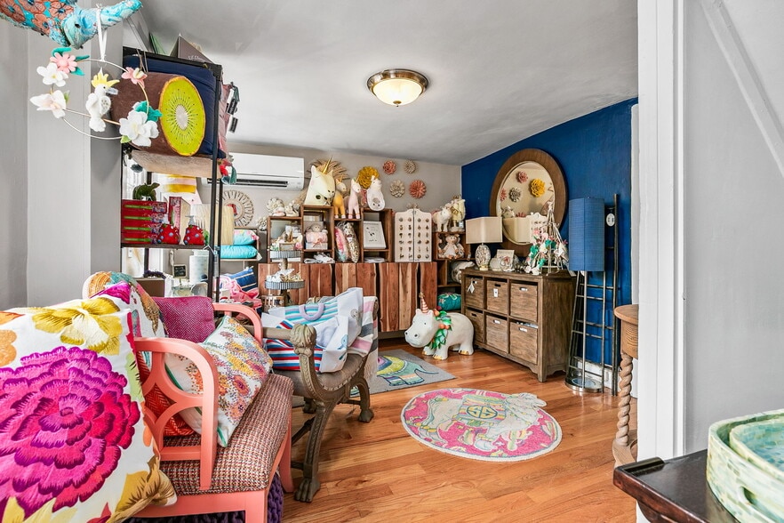 More Photos Of 44 North St, Hingham Storefront For Lease