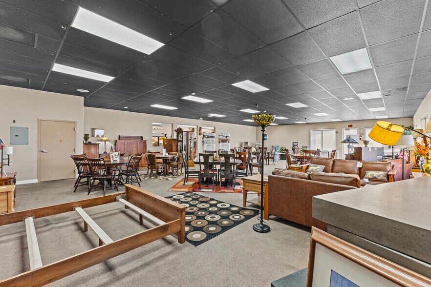 More Photos Of 12033 Mariposa Rd, Hesperia Freestanding For Lease