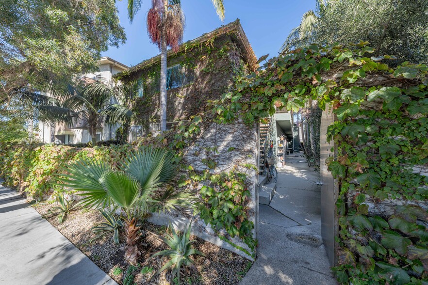 Primary Photo Of 614 6th Ave, Venice Apartments For Sale