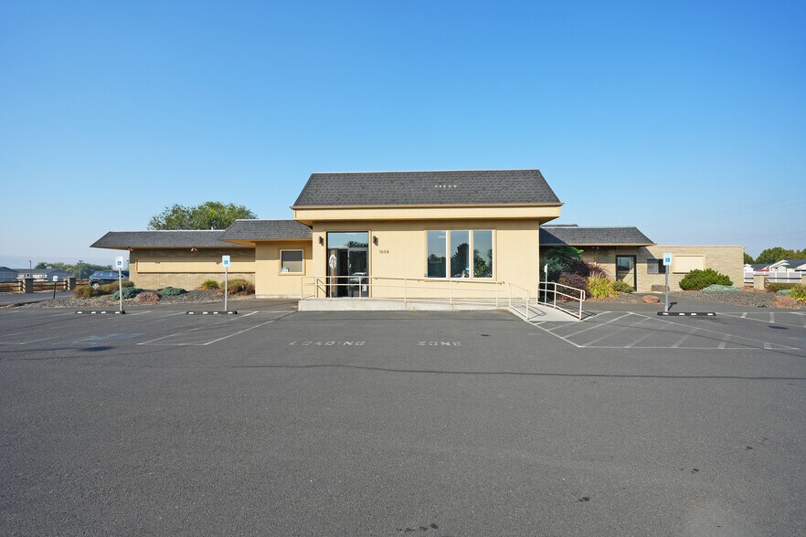 More Photos Of 1608 S 24th Ave, Yakima Movie Radio TVStudio For Sale