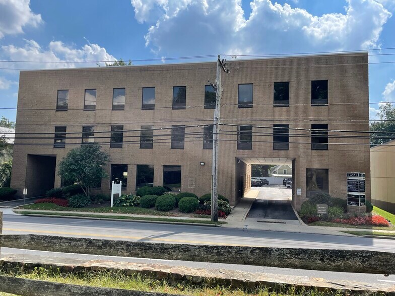 More Photos Of 632 Montgomery Ave, Narberth Office For Lease