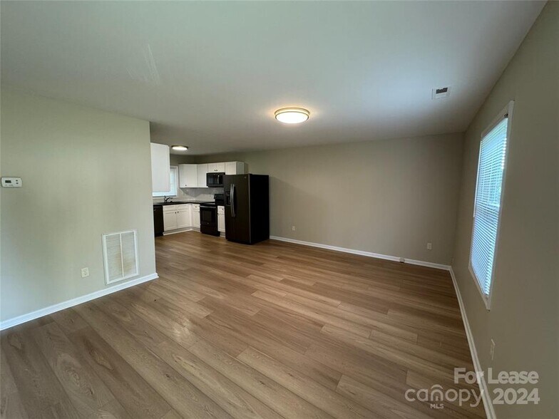 More Photos Of 414 E Wilkins St, Dallas Apartments For Sale