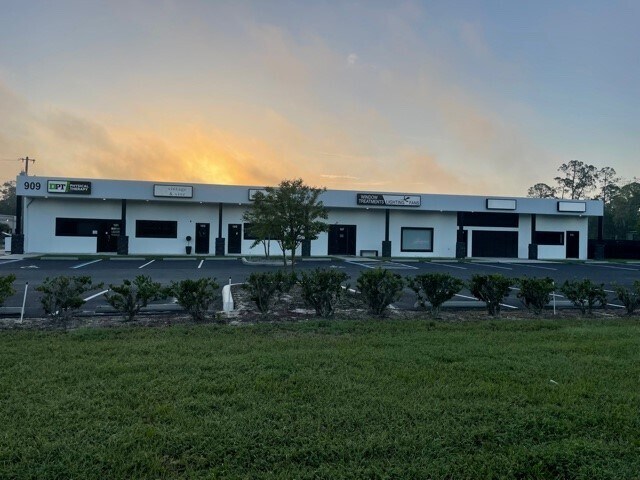 More Photos Of 907 S Charles Richard Beall Blvd, Debary Warehouse For Lease