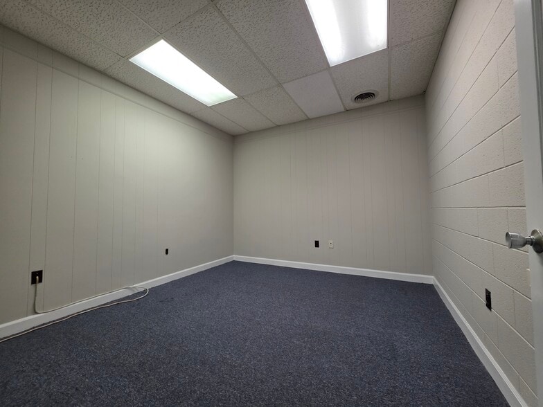 More Photos Of 404 St Andrews Dr, Greenville Office For Lease