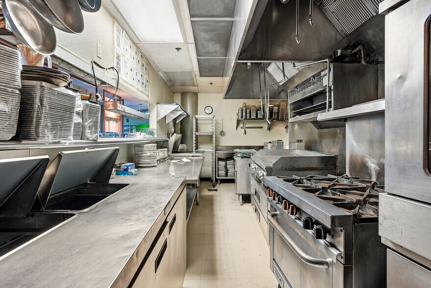 More Photos Of 47 S Water St, Peekskill Light Manufacturing For Lease