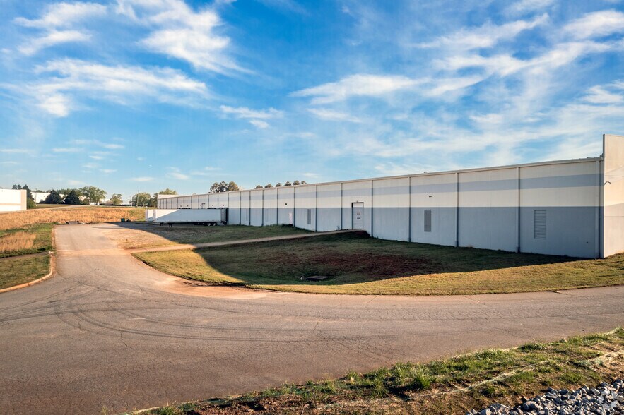 More Photos Of 5475 N Blackstock Rd, Spartanburg Warehouse For Lease