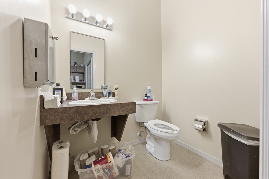 More Photos Of 17407 Bridge Hill Ct, Tampa Medical For Sale