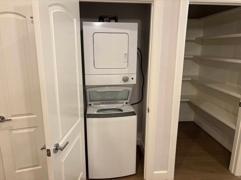More Photos Of 5902 Winsome Ln, Houston Office Residential For Sale
