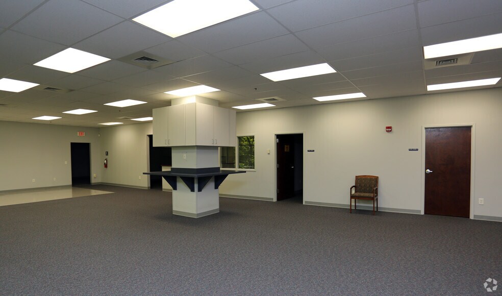 More Photos Of 4035 Premier Dr, High Point Office For Lease