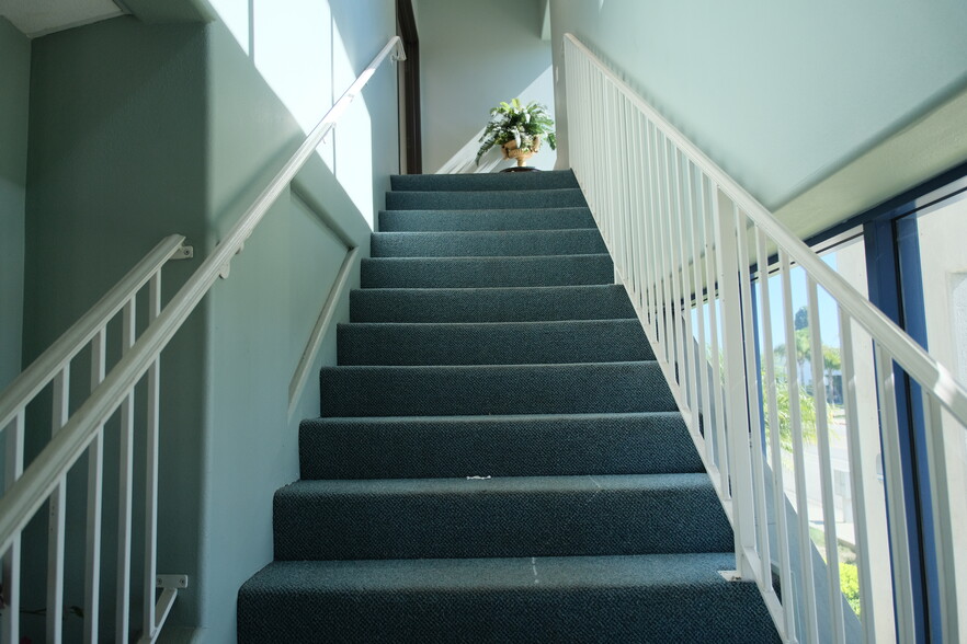 More Photos Of 4517 Market St, Ventura Light Distribution For Lease