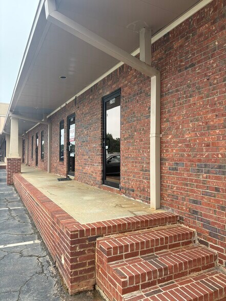 More Photos Of 230 N Hammond Dr, Monroe Storefront For Lease