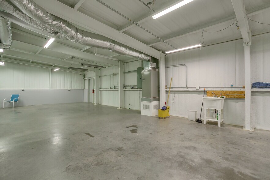 More Photos Of 13300 Cleburne Hwy, Cresson Industrial For Sale