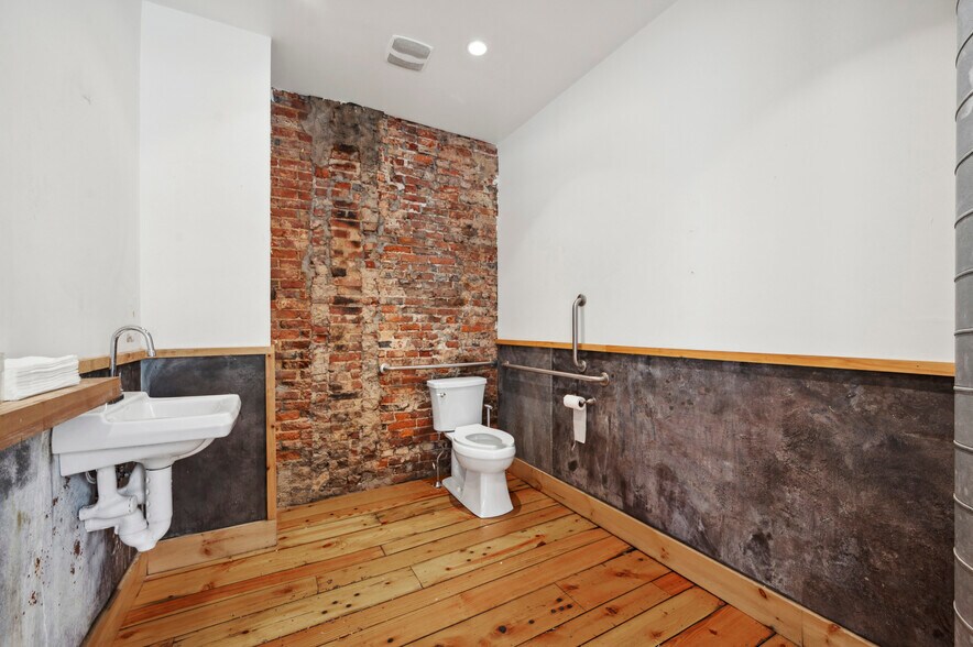 More Photos Of 263 N 3rd St, Philadelphia Apartments For Sale