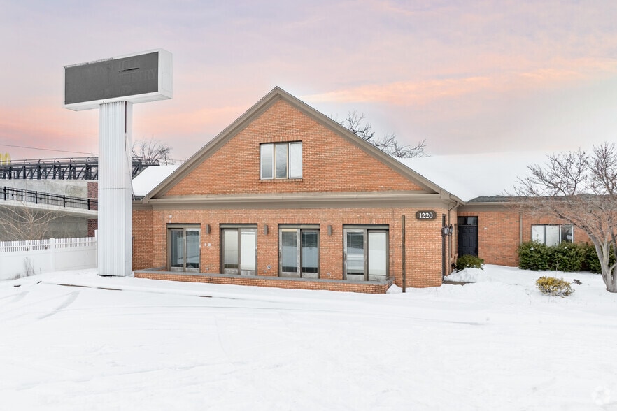 More Photos Of 1220 Washington Ave, Evansville Medical For Sale