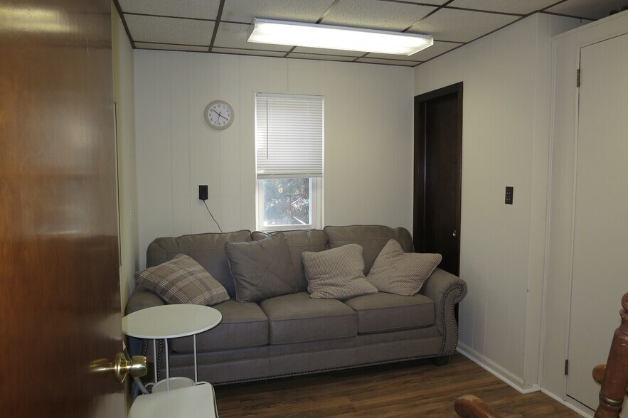 More Photos Of 332-334 North Ave, Garwood Loft Creative Space For Lease