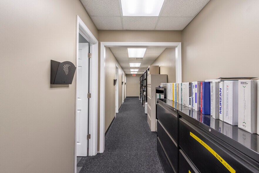 More Photos Of 5095 Crookshank Rd, Cincinnati Light Manufacturing For Sale