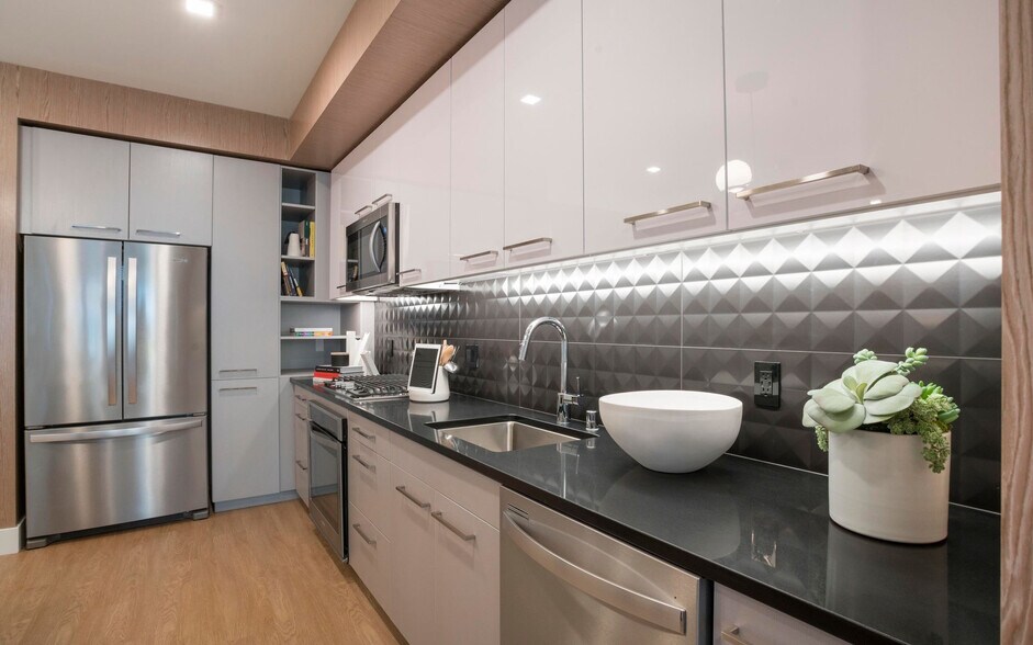More Photos Of 1501 Island Ave, San Diego Apartments For Lease