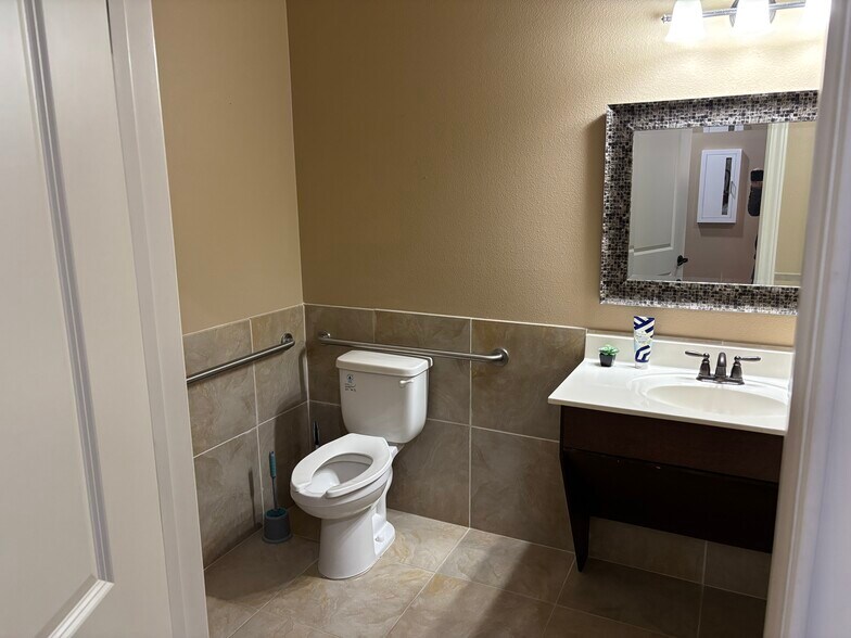 More Photos Of 1067 Fm 306, New Braunfels Medical For Lease
