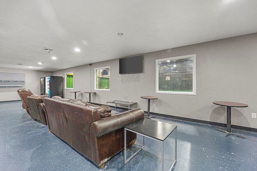 More Photos Of 505 County Line Rd, Rockwall Flex For Sale