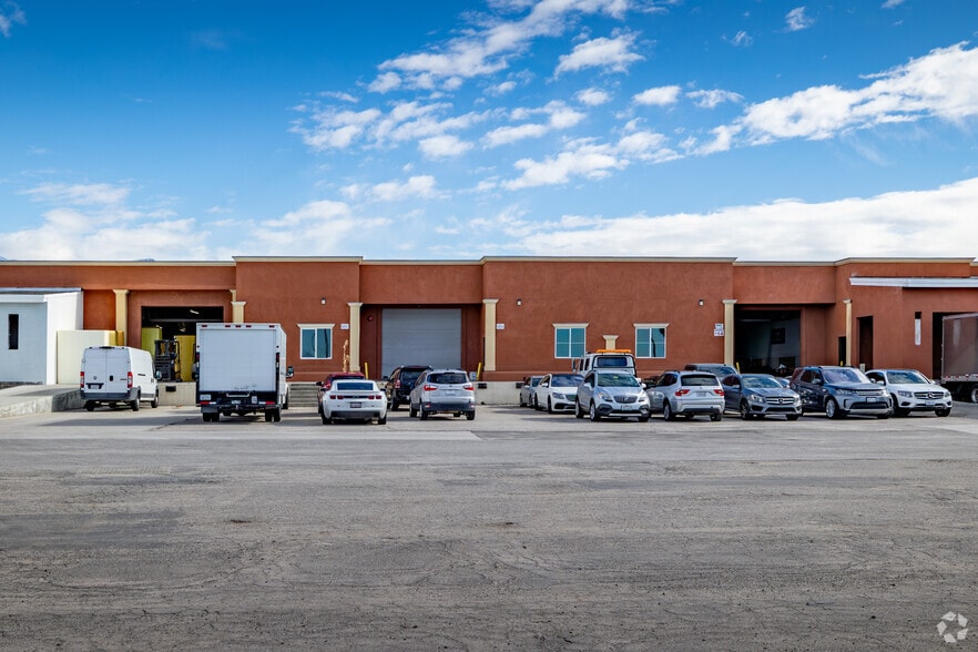 More Photos Of 9441-9477 N Opal Ave, Mentone Distribution For Lease