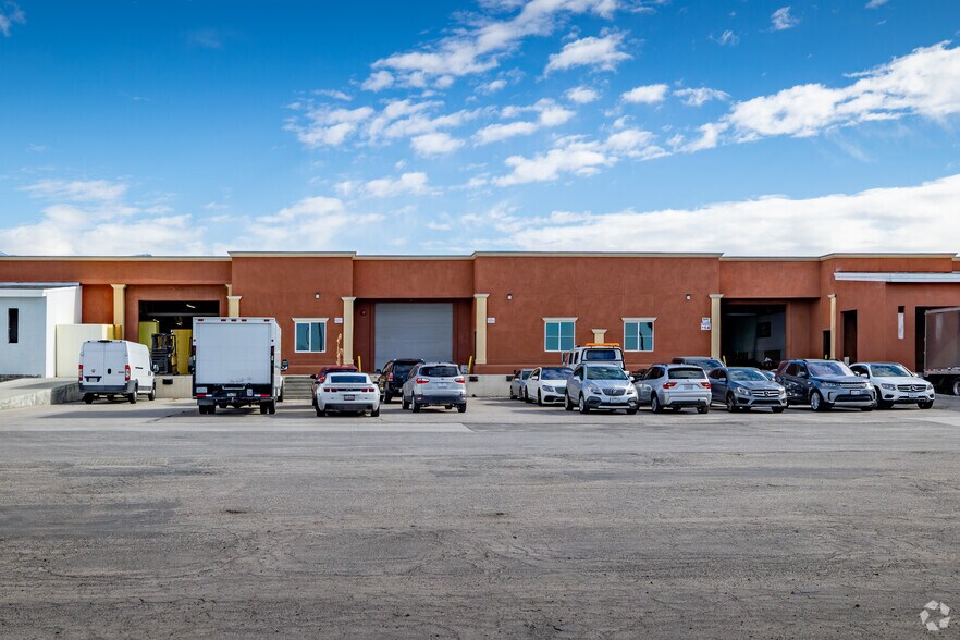 More Photos Of 9441-9477 N Opal Ave, Mentone Distribution For Lease