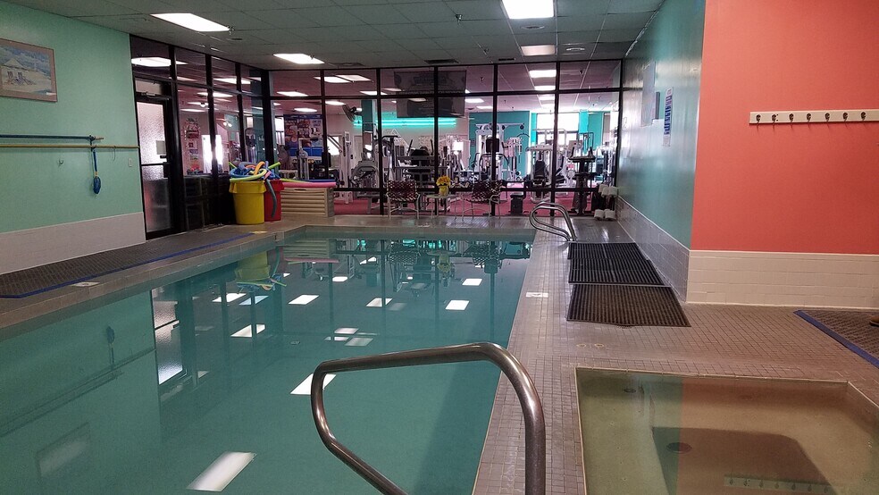 More Photos Of 1710-1738 E Little Creek Rd, Norfolk Storefront For Lease