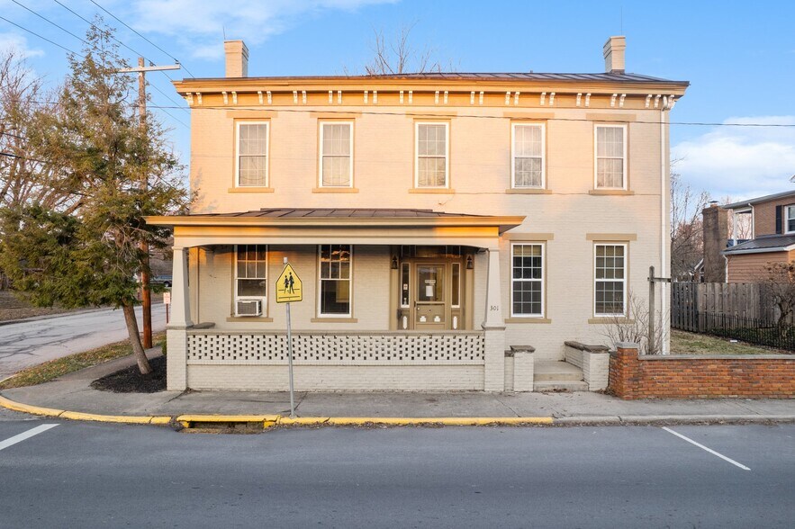 Primary Photo Of 301 N Main St, Georgetown Healthcare For Sale