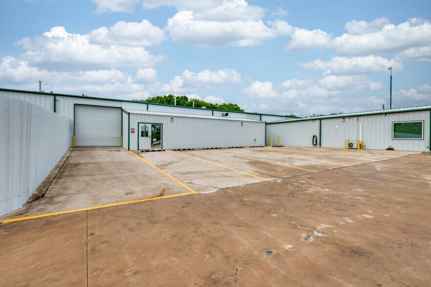 More Photos Of 3100 E Highway 199, Springtown Warehouse For Lease