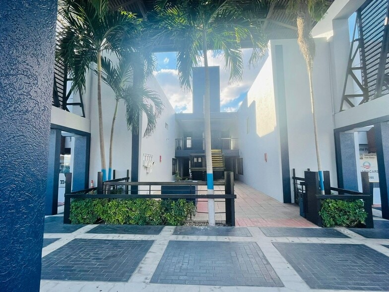 More Photos Of 3700-3750 W 16th Ave, Hialeah Office For Sale