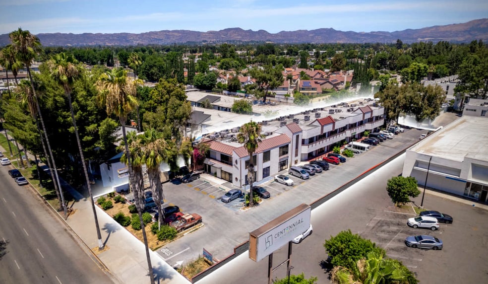 Primary Photo Of 20201 Sherman Way, Winnetka Medical For Sale