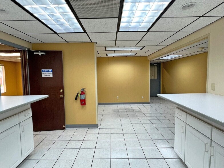 More Photos Of 2002 Evanston Ave, Erie Manufacturing For Lease