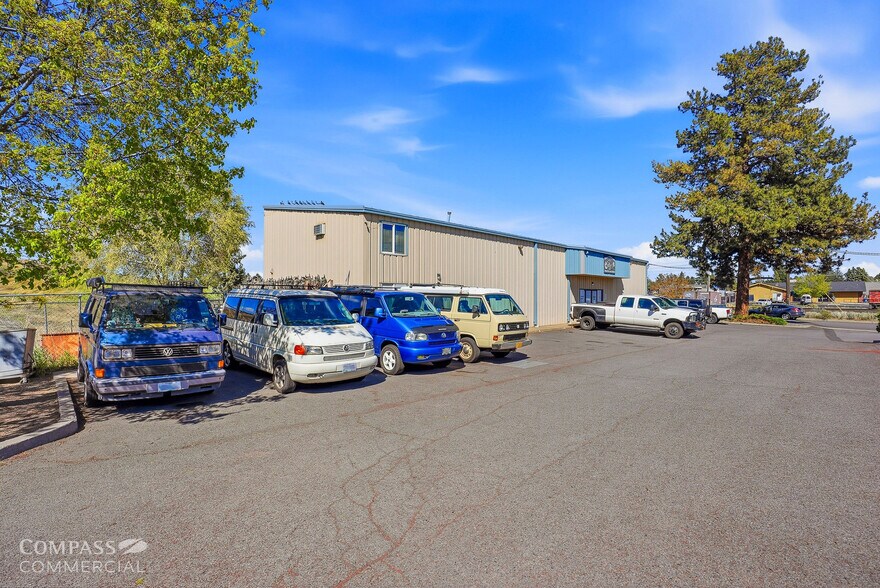 More Photos Of 2185 NE 2nd St, Bend Warehouse For Sale
