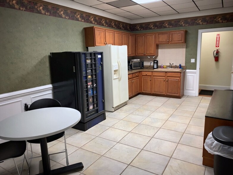 More Photos Of 267 John Knox Rd, Tallahassee Office For Lease