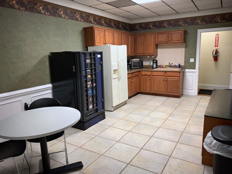 More Photos Of 267 John Knox Rd, Tallahassee Office For Lease